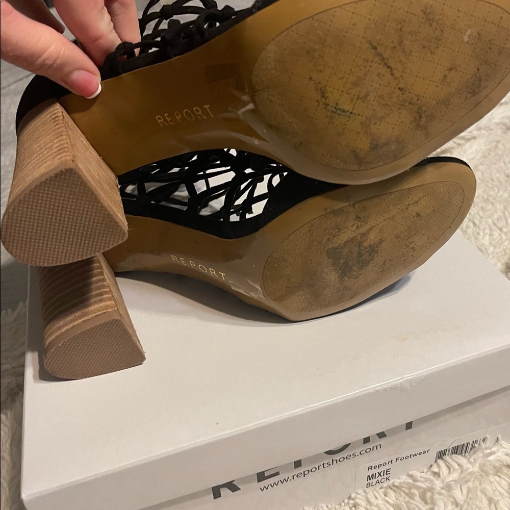 Practically New Report Shoes Size 9 - image 4